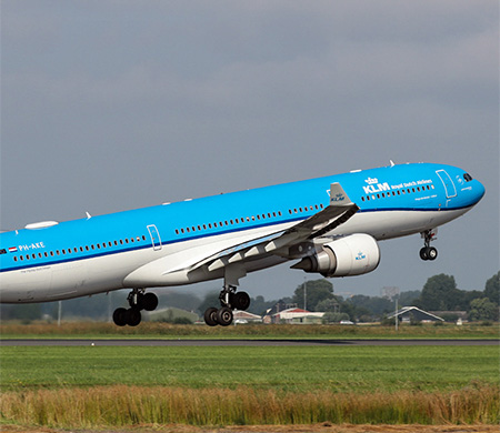 KLM uçağı kalkışta kuyruk sürttü