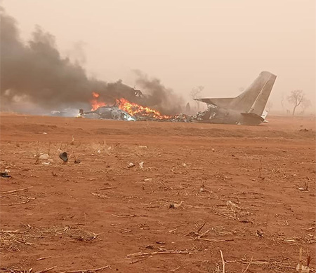 Güney Sudan'da kargo uçağı düştü!