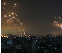 İran, İsrail'de hava üslerini hedef aldı