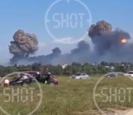 Kırım’da havalimanı bombalandı