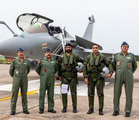 Hindistan yeni savaş uçağı için teklif dosyası hazırlayacak