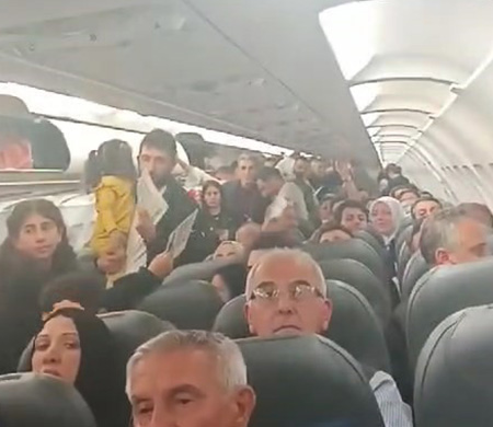 AJET yolcuları saatlerce uçak içinde bekletildi!