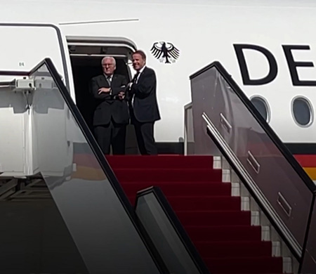 Almanya Cumhurbaşkanı Dakikalarca Uçak Kapısında Bekledi!
