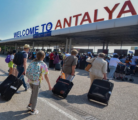 Antalya'ya 5 ayda kaç milyon turist geldi?