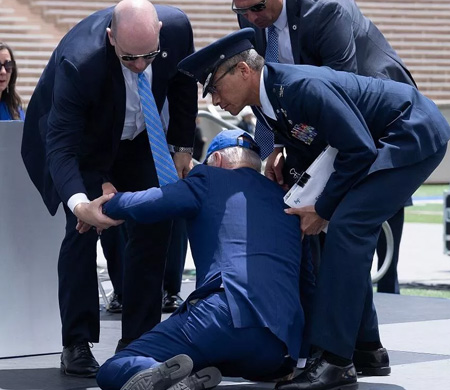 ABD Hava Kuvvetleri mezuniyet törenine Biden'ın düşüşü damga vurdu!