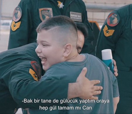 Solotürk pilotlarından kanseri atlatan Can'a özel karşılama