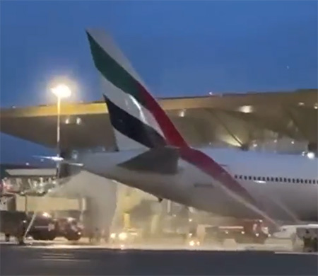 Emirates uçağı kalkış öncesi alev aldı
