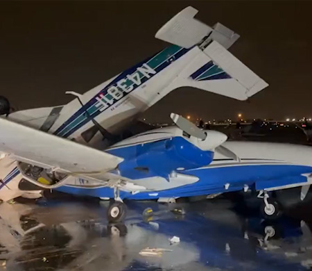 Kasırga nedeniyle çok sayıda uçak hasar aldı!