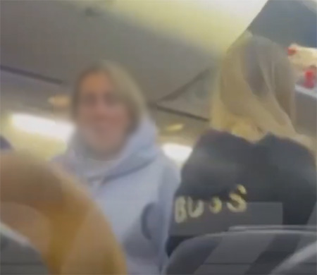 Antalya-Moskova uçağında kadın yolcu tacizden gözaltına alındı