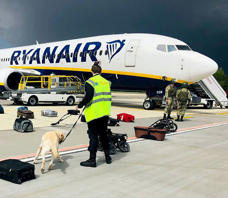 Ryanair uçağındaki 4 kişiye "hava korsanlığı" suçlaması