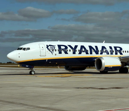 Ryanair kâr tahminini revize etti