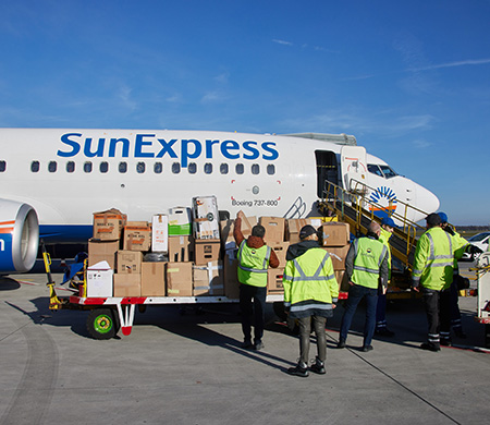 Almanya'dan Sunexpress öncülüğünde 450 ton yardım ulaştırıldı
