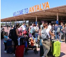 Antalya'ya Havadan Turist Yağıyor