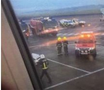 De-icing aracı uçağa çarptı