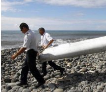 Kayıp Malezya uçağı MH370'in kanadı bulundu
