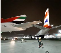 Emirates ve British uçakları apronda çarpıştı