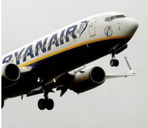 Ryanair uçağında çıplak yolcu krizi