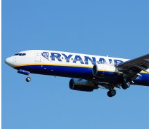 Ryanair uçağının motorunda patlama oldu acil iniş yaptı