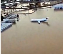 Yoğun yağış sele dönüştü havalimanı sular altında kaldı