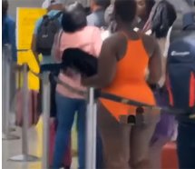 ABD'de bir yolcunun giydiği kıyafet diğer yolcuların tepkisini çekti