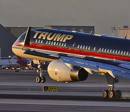 Trump'ın uçağı başka bir uçağa çarptı!