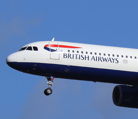 British Airways uçağına İstanbul'a inişte yıldırım çarptı
